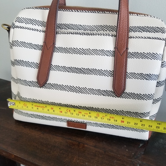 👜FOSSIL HANDBAG - Picture 9 of 10